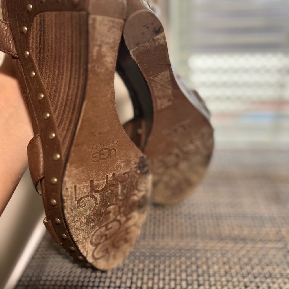 UGG ROCHELLE Brown Leather Wedge Sandals Size 7 - Picture 11 of 11